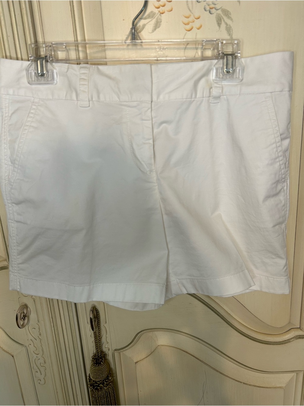 Vineyard Vines White Women's Bermuda Shorts